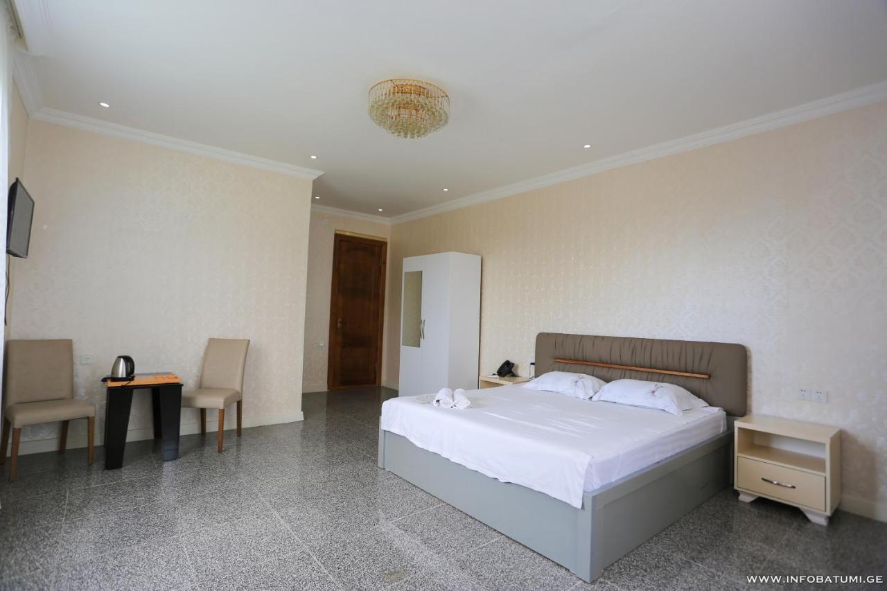 Hotel Carleone 巴统 外观 照片