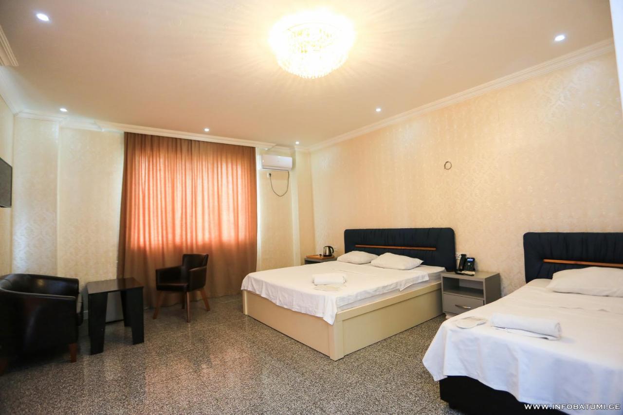Hotel Carleone 巴统 外观 照片