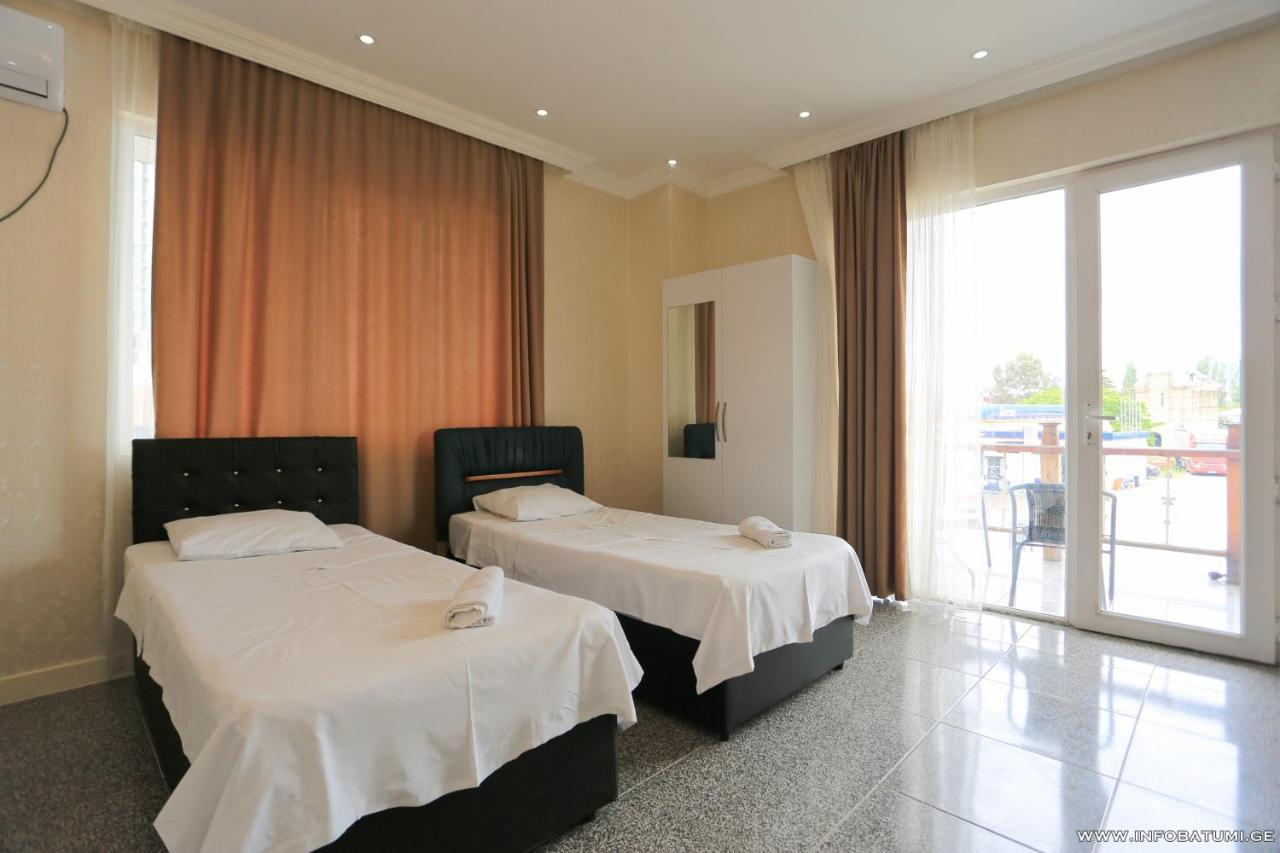 Hotel Carleone 巴统 外观 照片