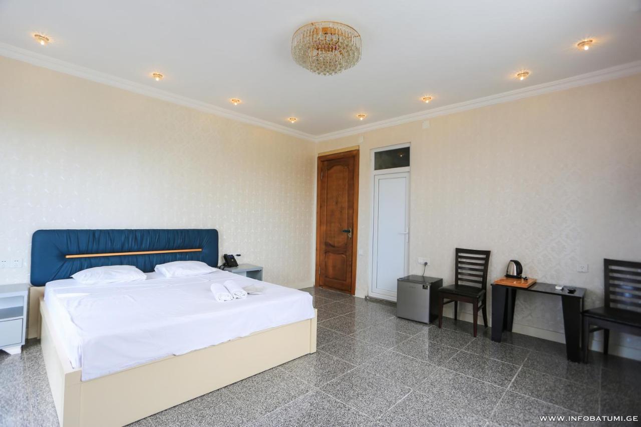 Hotel Carleone 巴统 外观 照片