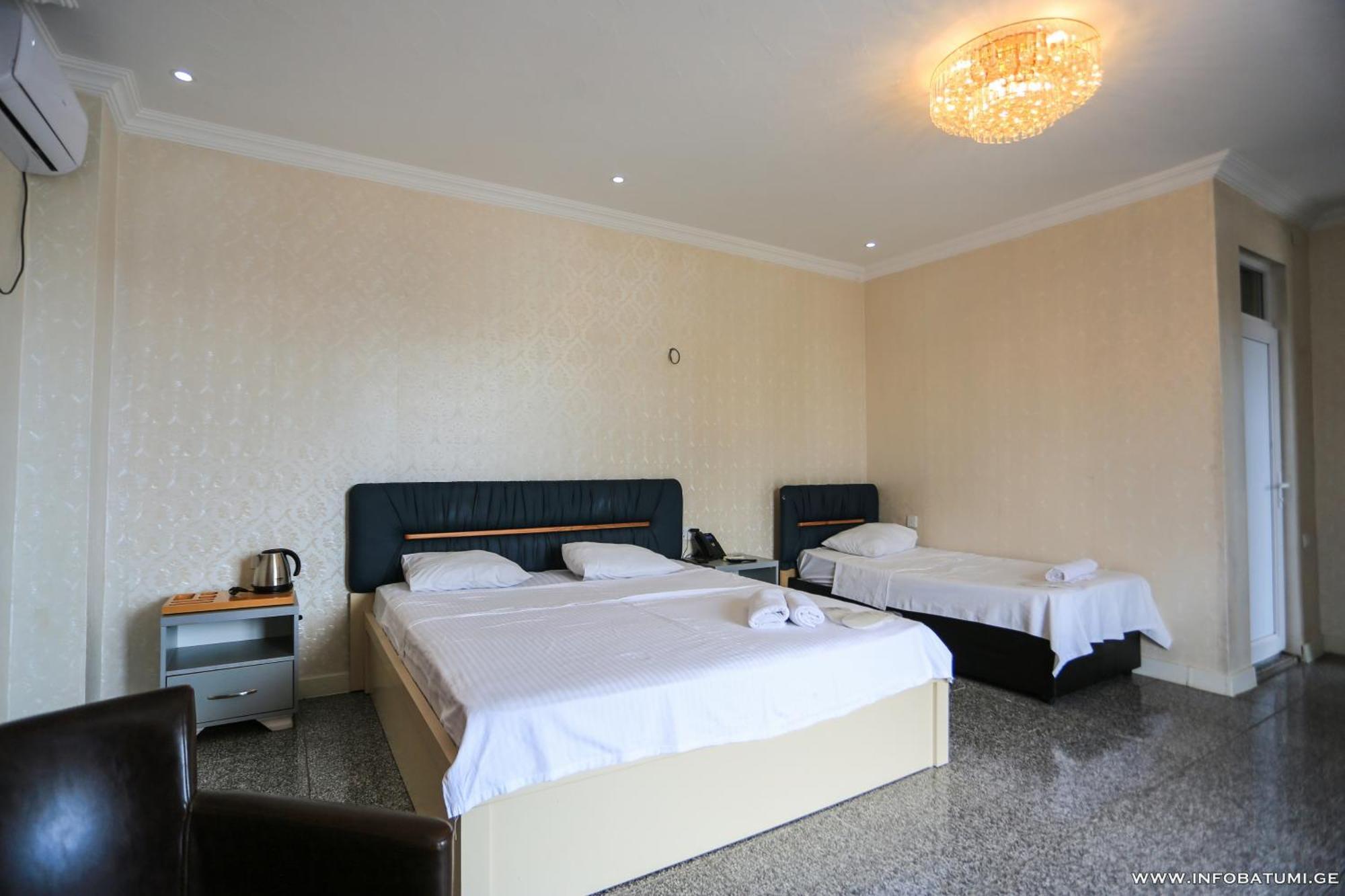 Hotel Carleone 巴统 外观 照片