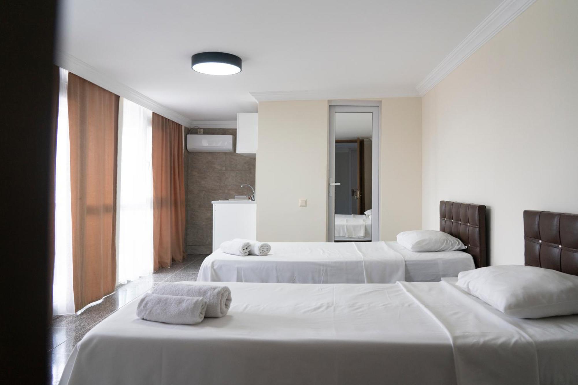 Hotel Carleone 巴统 外观 照片