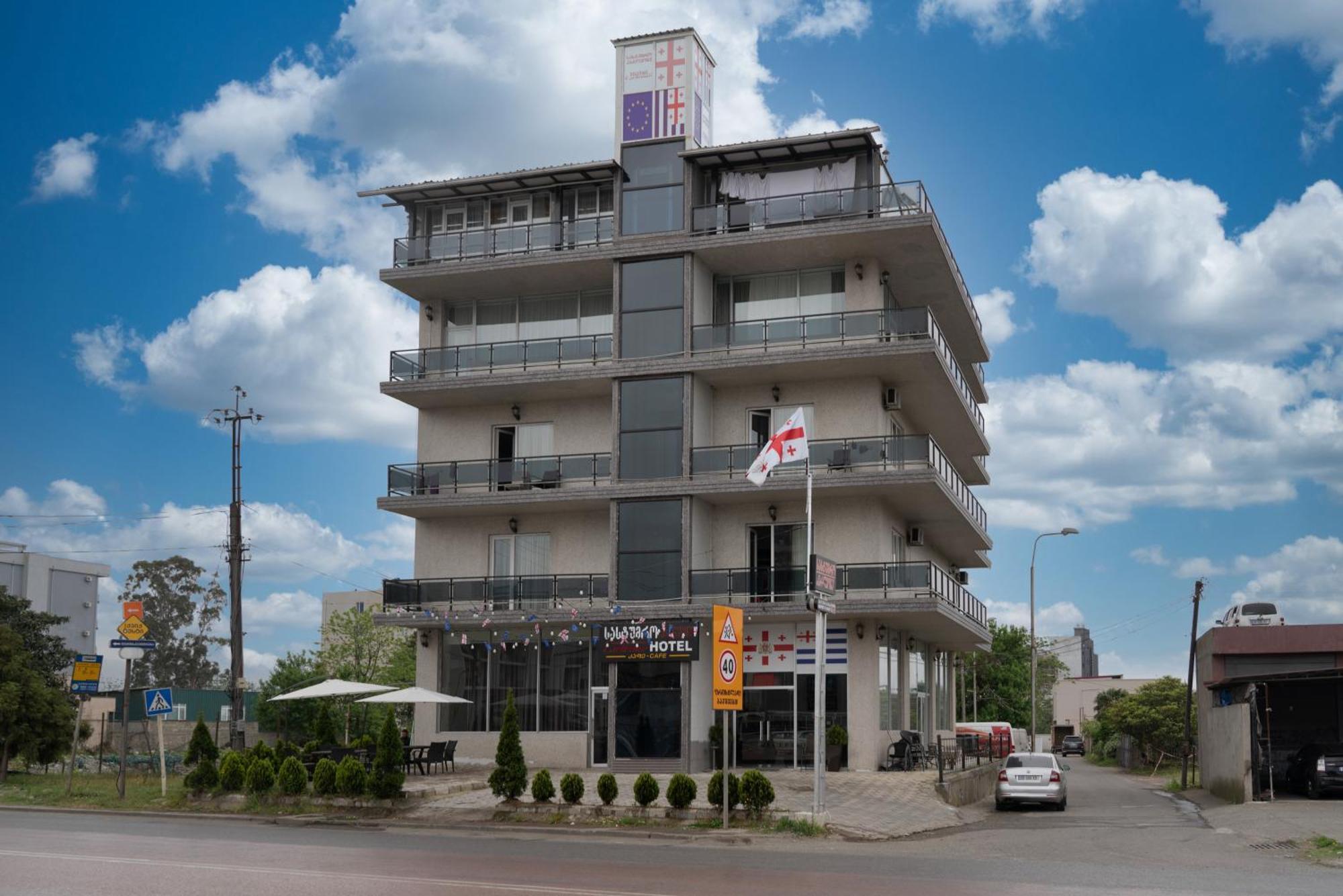 Hotel Carleone 巴统 外观 照片