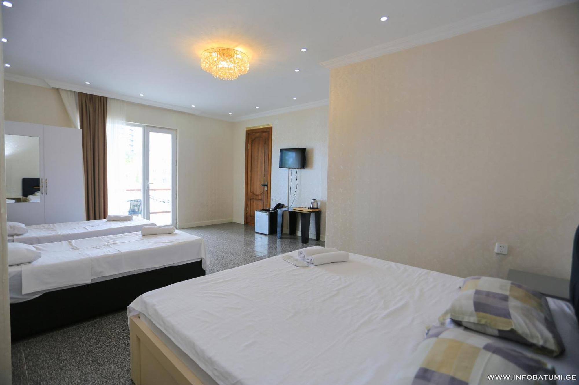 Hotel Carleone 巴统 外观 照片