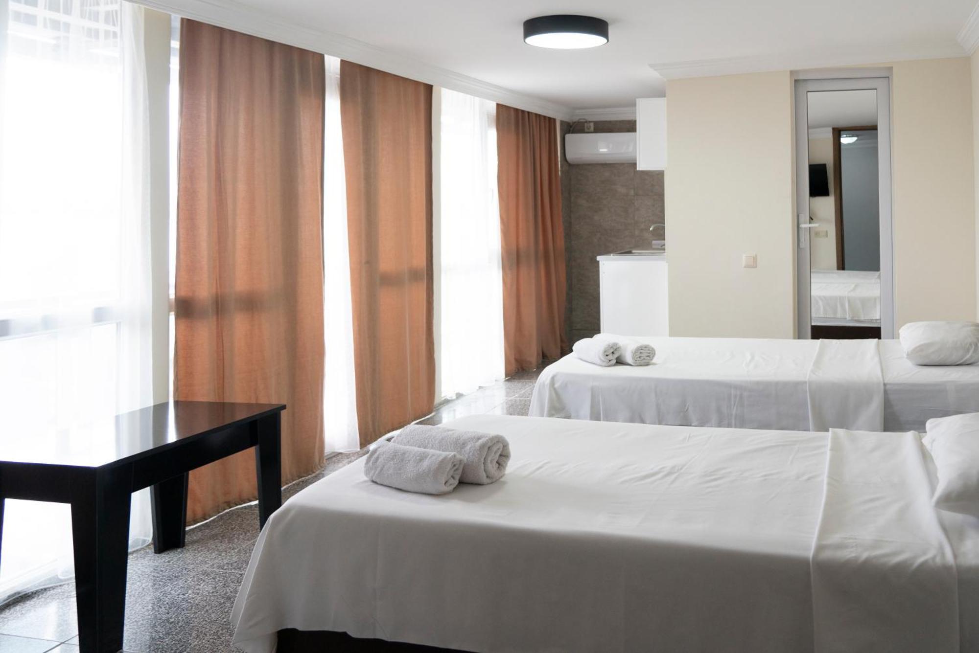 Hotel Carleone 巴统 外观 照片